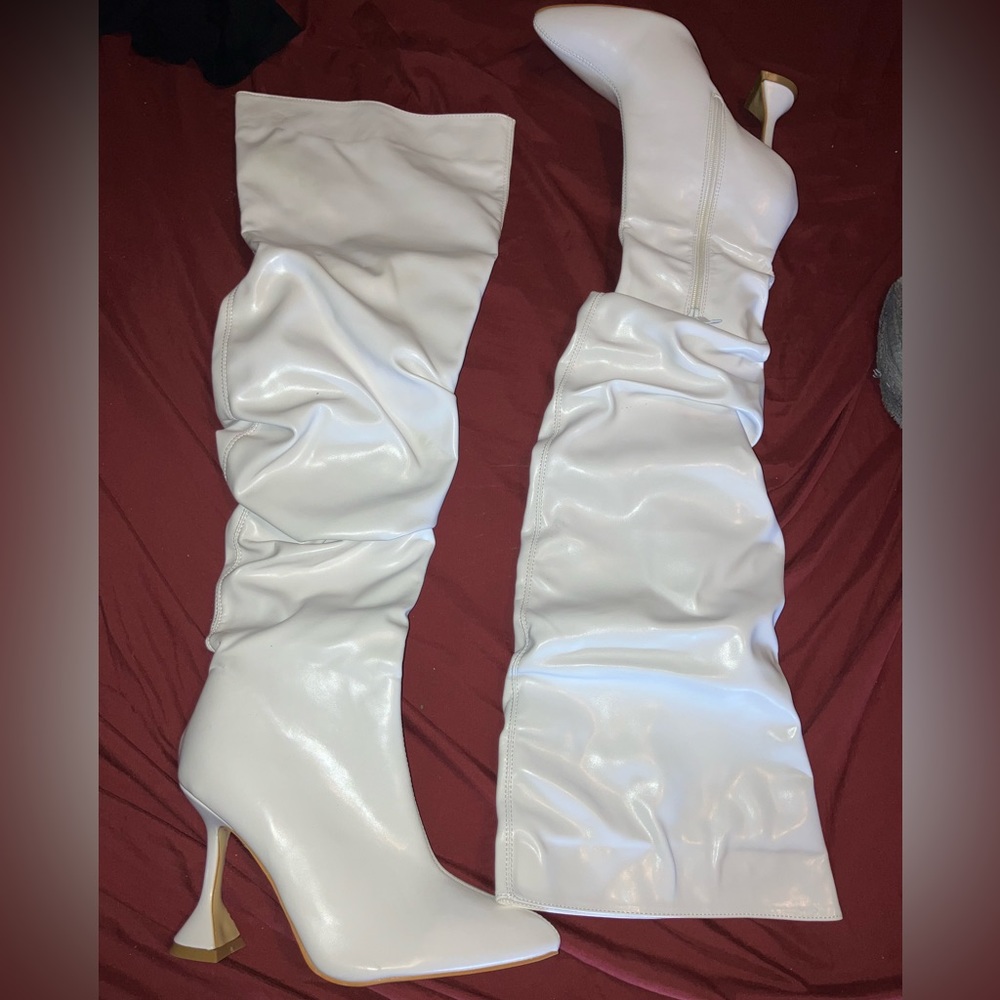 Amazing white thigh high heels. Size 42 (US 8.5)